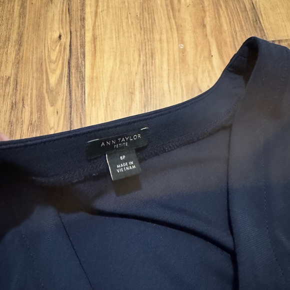 Ann Taylor Wrap Dress in Navy Size 8 petite like new - Picture 3 of 5